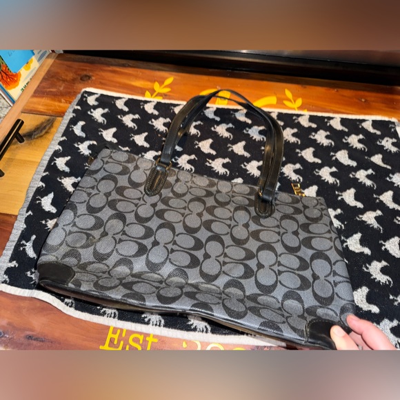 Leather Coach Tote Bag Purse in Black Signature Canvas Pattern - Picture 2 of 4